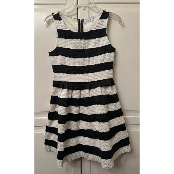 Jun & Ivy Dresses & Skirts - Jun and Ivy Dress Womens Small Sleeveless Black Ivory Tiered Striped‎ Dress